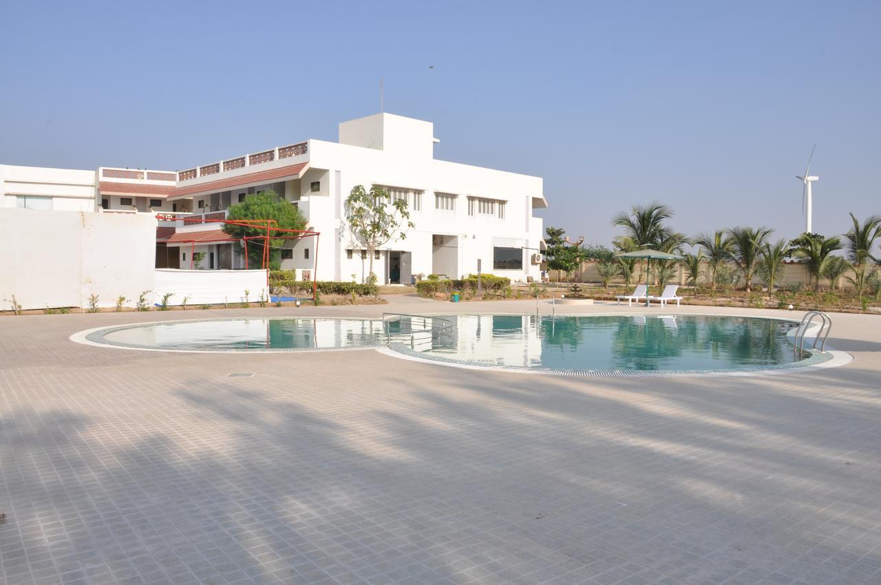 Goverdhan Greens Resort Dwarka L Hotels In Dwarka Exterior photo