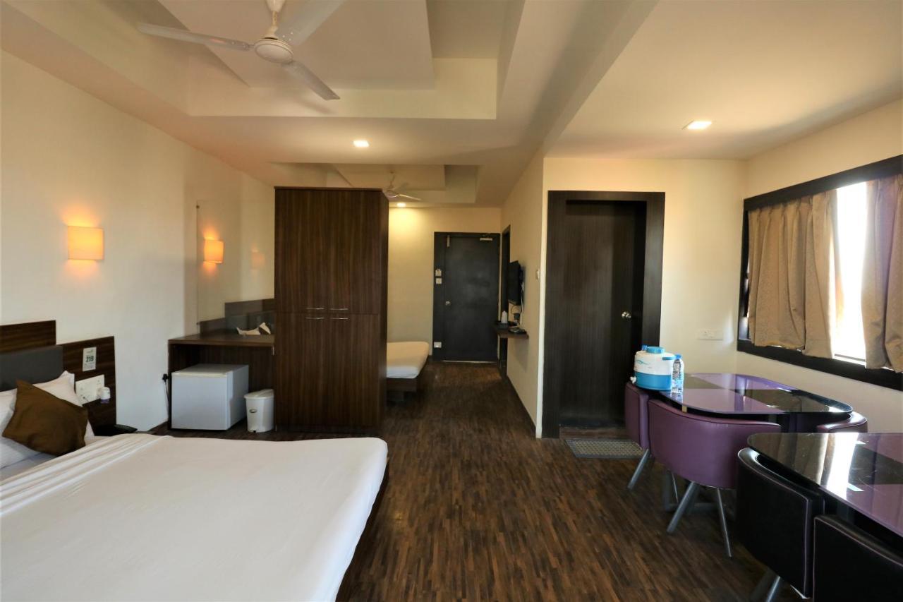 Goverdhan Greens Resort Dwarka L Hotels In Dwarka Exterior photo
